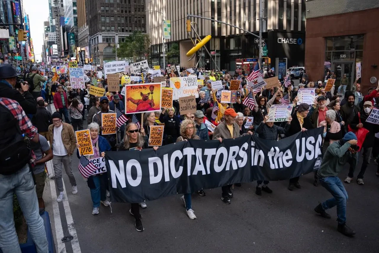 Trump karşıtları 'Krallara Hayır' diyerek bir araya geldi! ABD lideri 'dışkılı video' ile karşılık verdi