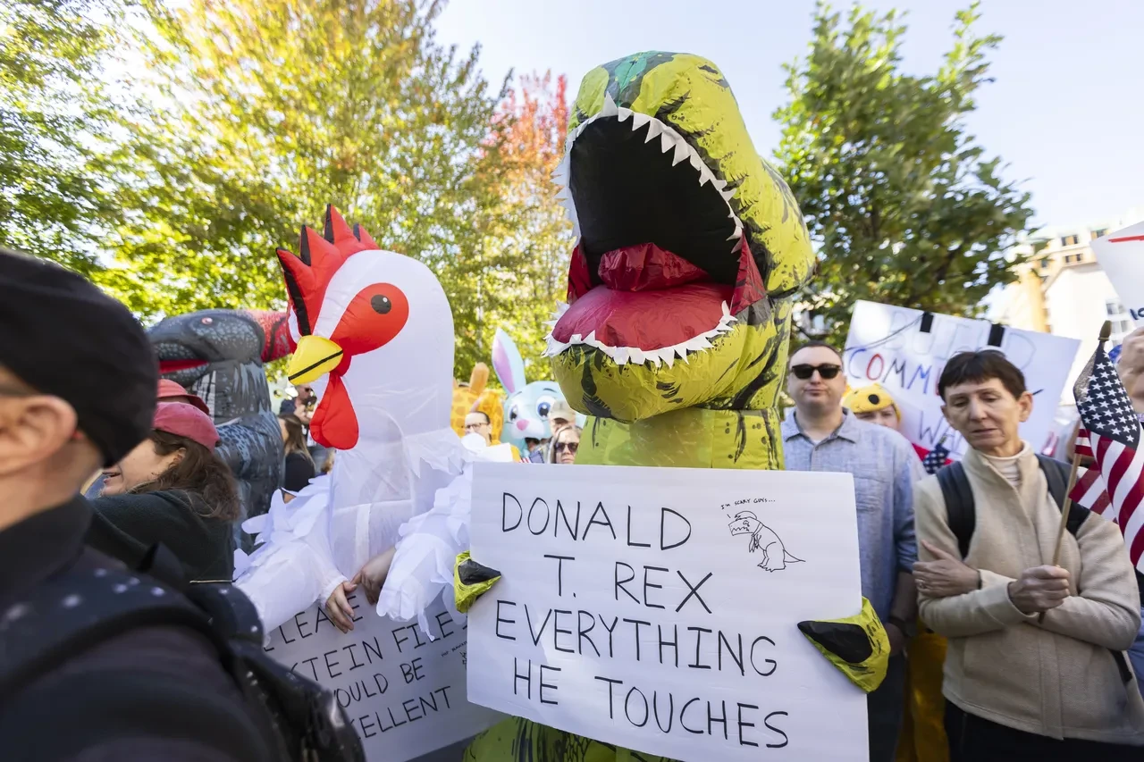 Trump karşıtları 'Krallara Hayır' diyerek bir araya geldi! ABD lideri 'dışkılı video' ile karşılık verdi