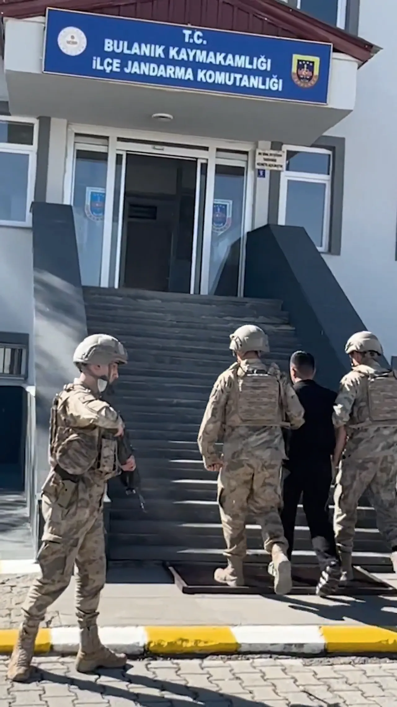 Üniformayla yaptıkları jandarmayı harekete geçirdi! Haince paylaşım gözaltı getirdi