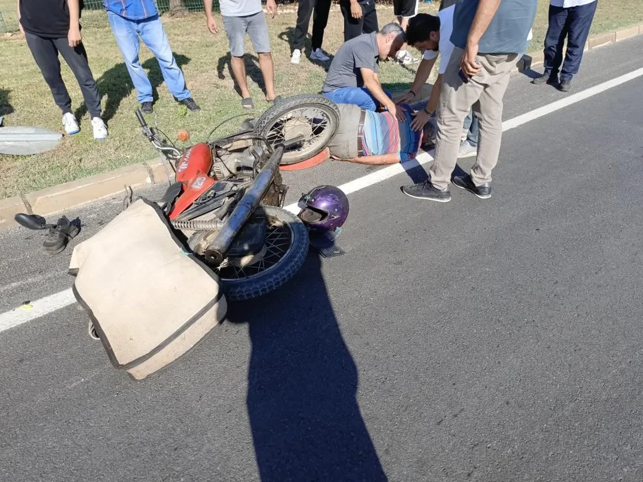Antalya'da korkunç kaza! Motosiklet okul servisine çarptı sürücü ağır yaralı!