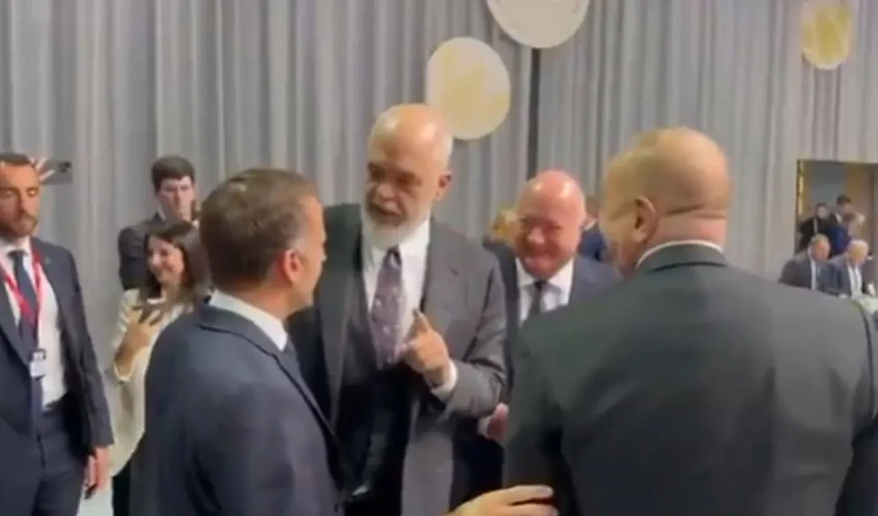 Arnavutluk lideri Edi Rama, ABD Başkanı Trump'ı diline doladı, Aliyev kahkahalara boğuldu