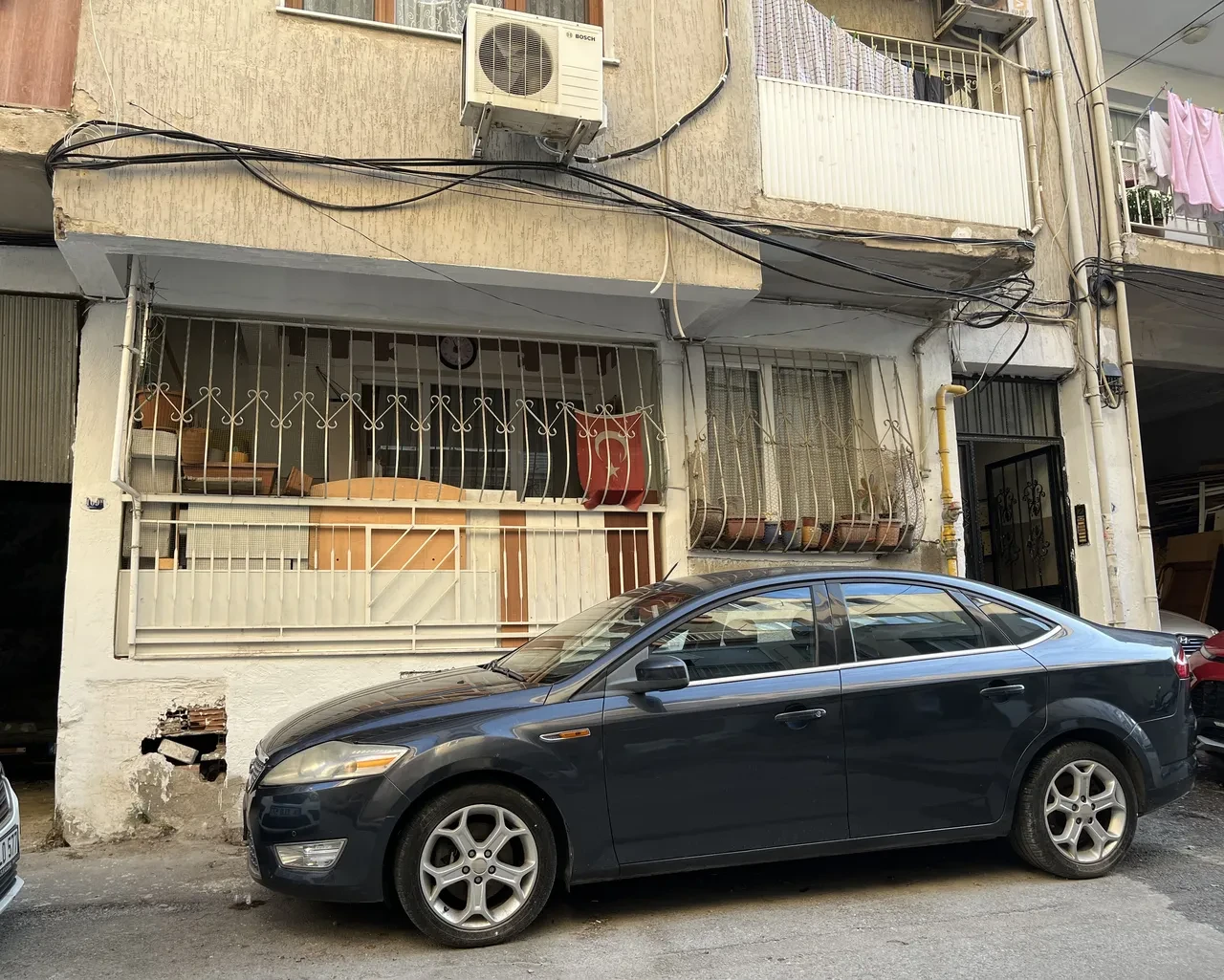 Bu apartmana kimse giremiyor! Polis bile adım attığı an çıktı: Vatandaşlar isyan etti 