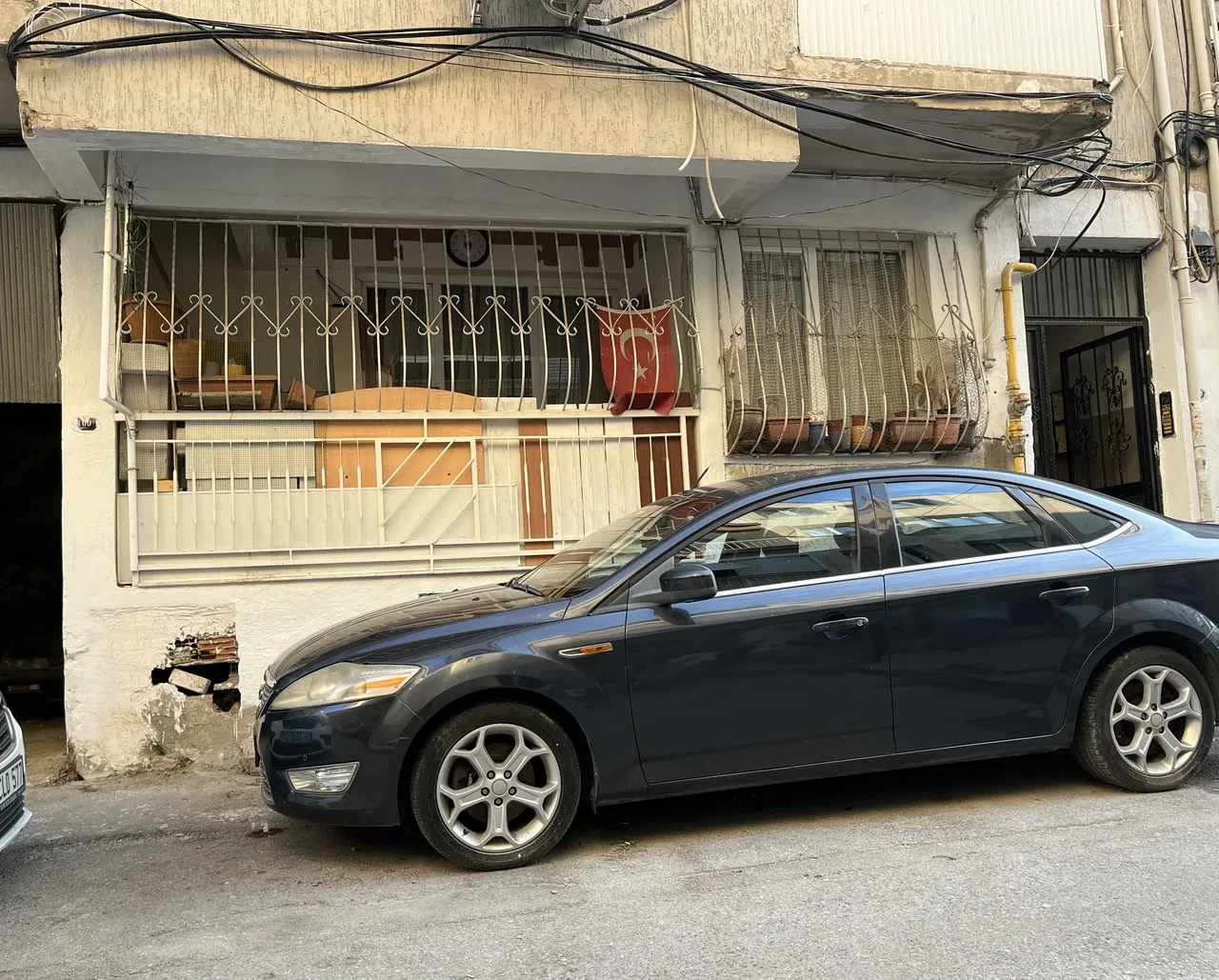 Bu apartmana kimse giremiyor! Polis bile adım attığı an çıktı: Vatandaşlar isyan etti 