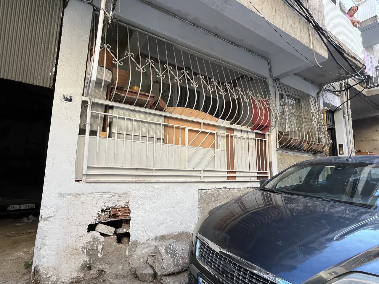 Bu apartmana kimse giremiyor! Polis bile adım attığı an çıktı: Vatandaşlar isyan etti 