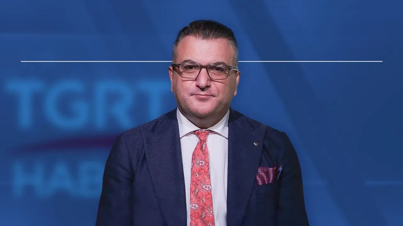 Cem Küçük'ten geceye damga vuran fotoğrafın şifreleri: Ahmet Davutoğlu...