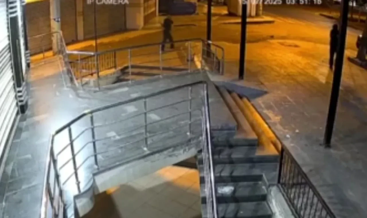 Diyarbakır'da kuyumcular diken üstünde! Dükkanları kurşunlayıp, 100 bin dolar istediler