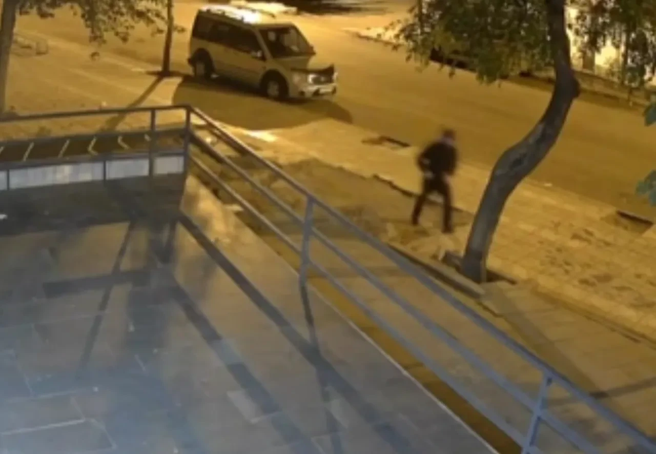 Diyarbakır'da kuyumcular diken üstünde! Dükkanları kurşunlayıp, 100 bin dolar istediler