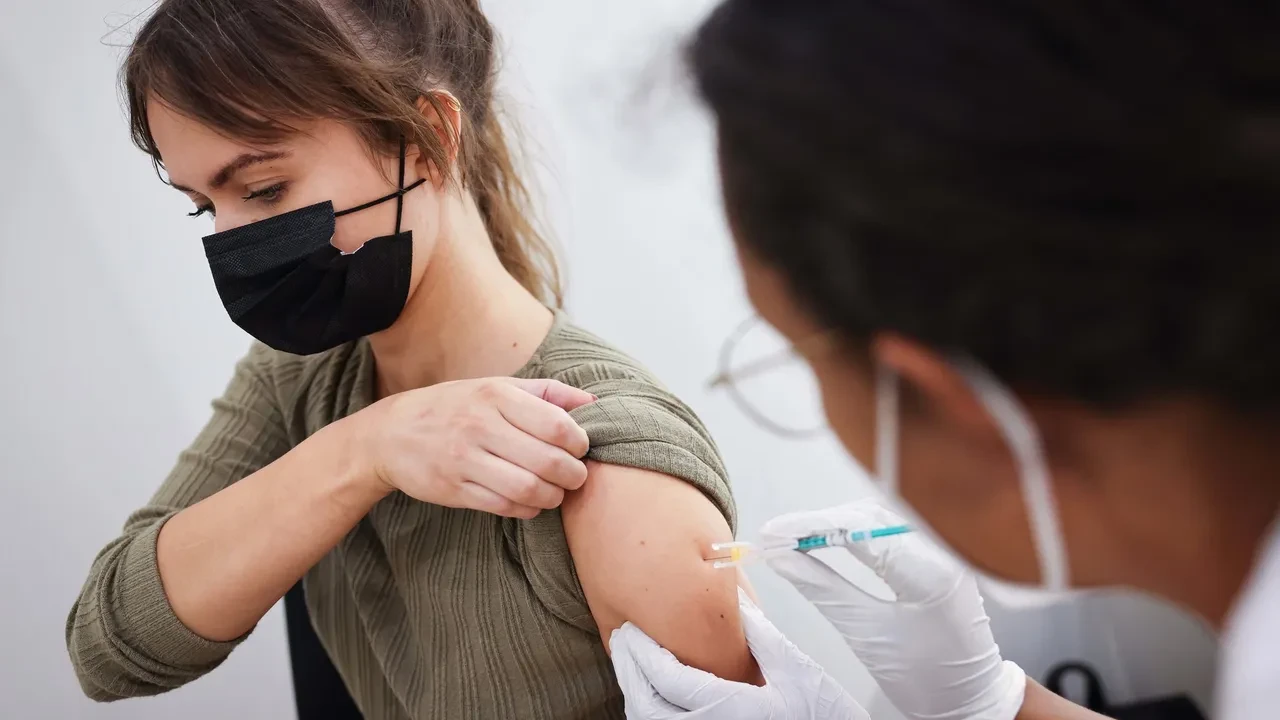 İkinci dalga salgın tedirginliği! Uzman isim uyardı: Kurtulmak için günde yarım saat yapın