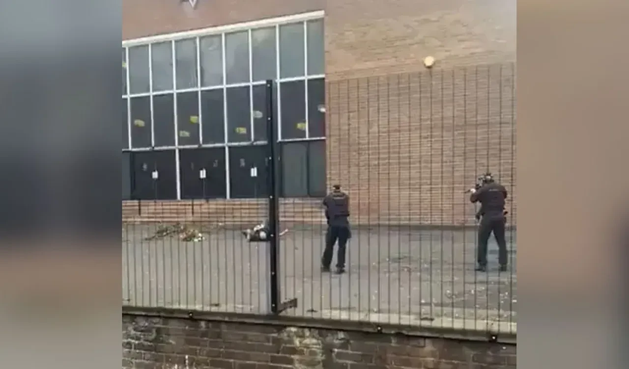 İngiltere'de sinagog yakınında bıçaklı saldırı: Ölü ve yaralılar var