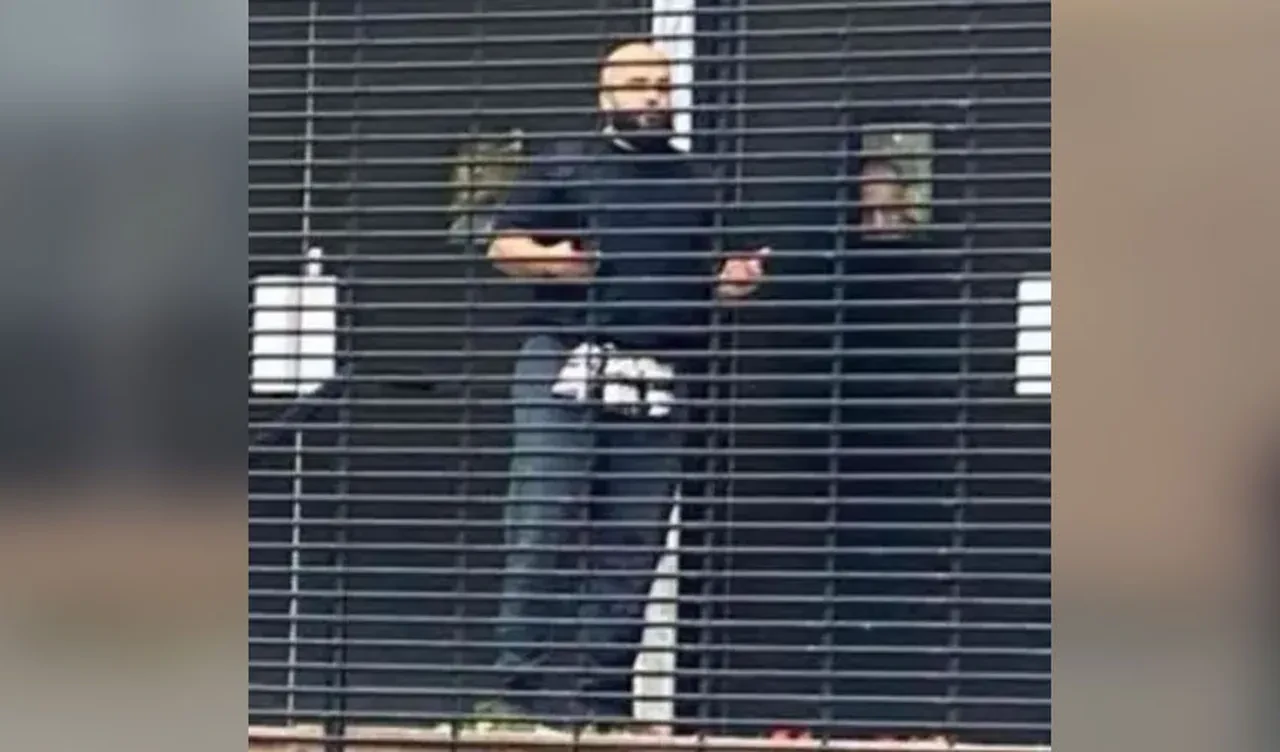 İngiltere'de sinagog yakınında bıçaklı saldırı: Ölü ve yaralılar var