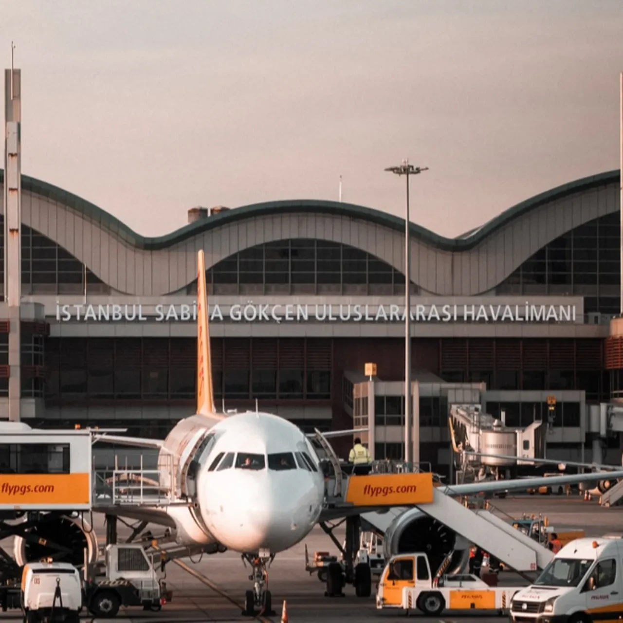 İstanbul deprem sonrasında uçuşlar iptal mi oldu? Açıklama geldi!