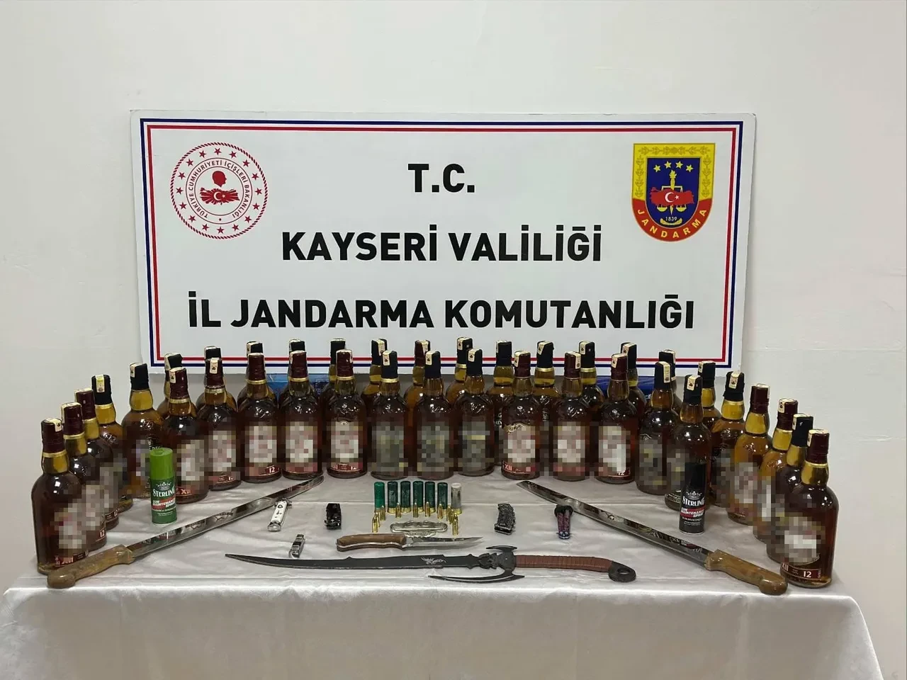 Jandarmadan sahte alkol tacirlerine darbe! 2 kişi gözaltına alındı