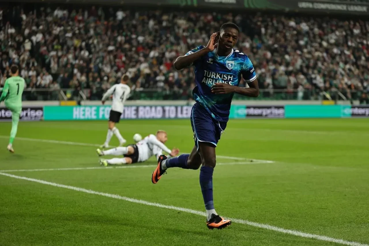 Samsunspor UEFA Konferans Ligi maçında Legia Varşova'yı evinde devirdi