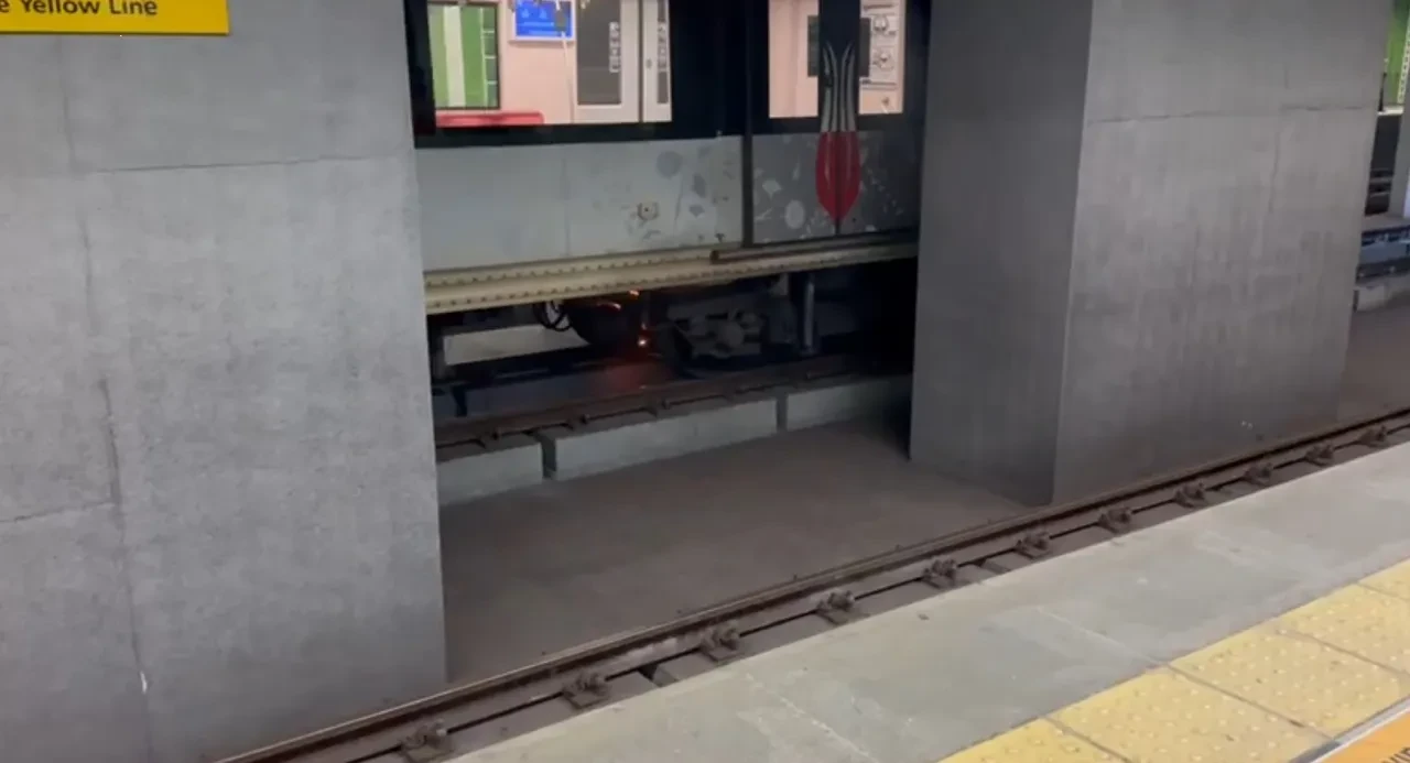 Mahmutbey metrosunda yangın paniği! İstasyon kapatıldı