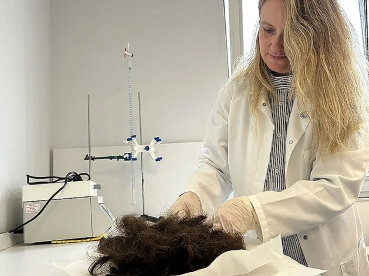 Saç toplamak için kapı kapı kuaför gezdi! Türk kimyagerden tıpta çığır açacak buluş