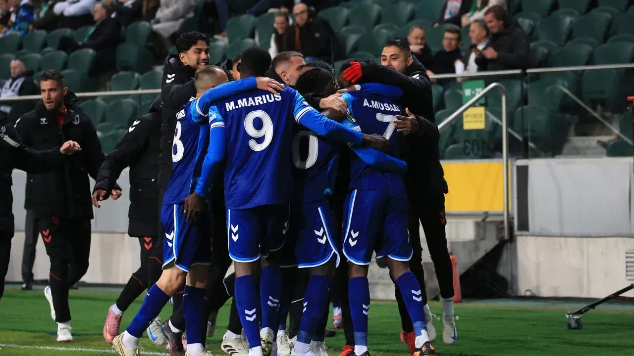 Samsunspor UEFA Konferans Ligi maçında Legia Varşova'yı evinde devirdi
