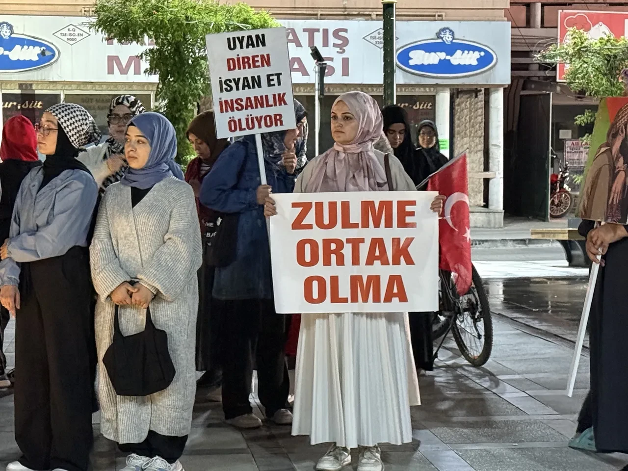 Türkiye Sumud Filosu için ayakta: İsrail saldırısı yurt genelinde protesto edildi