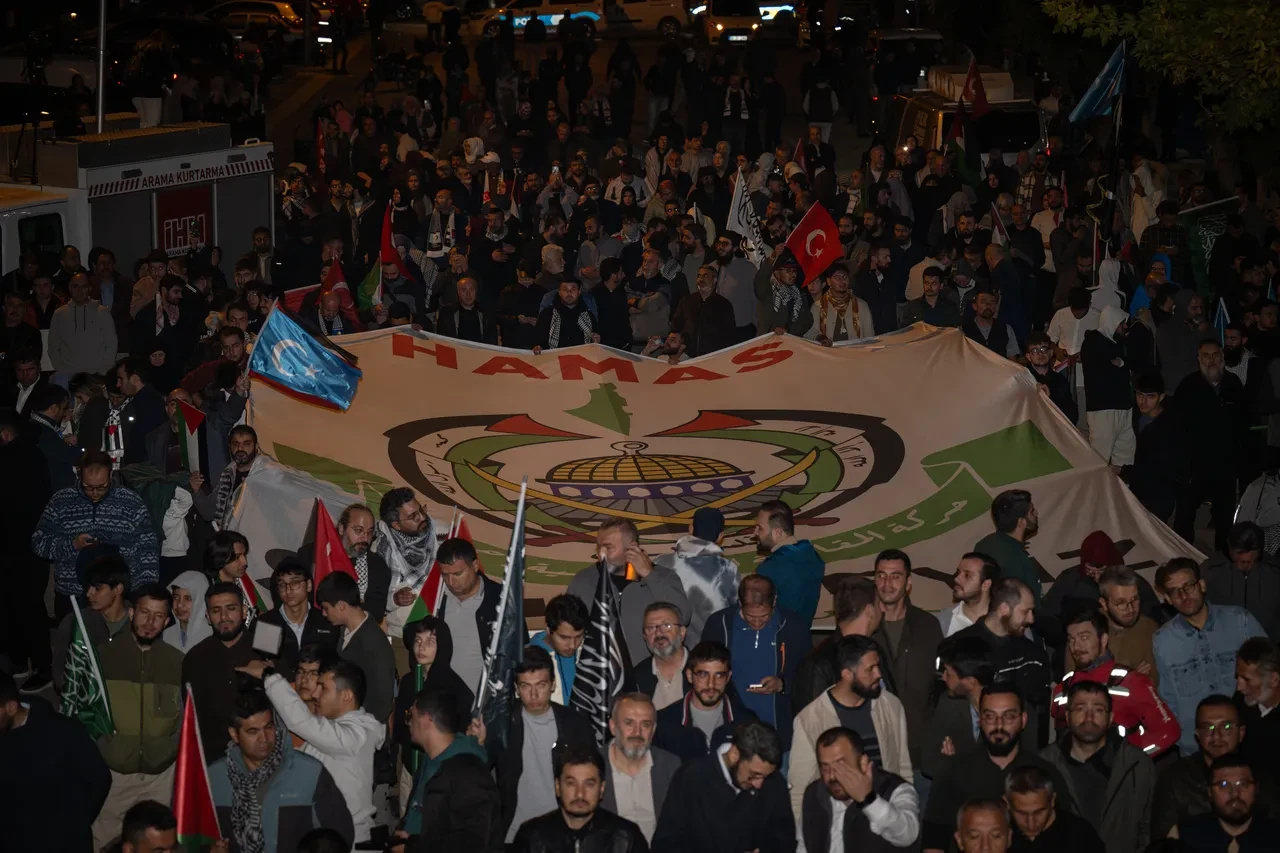 Türkiye Sumud Filosu için ayakta: İsrail saldırısı yurt genelinde protesto edildi