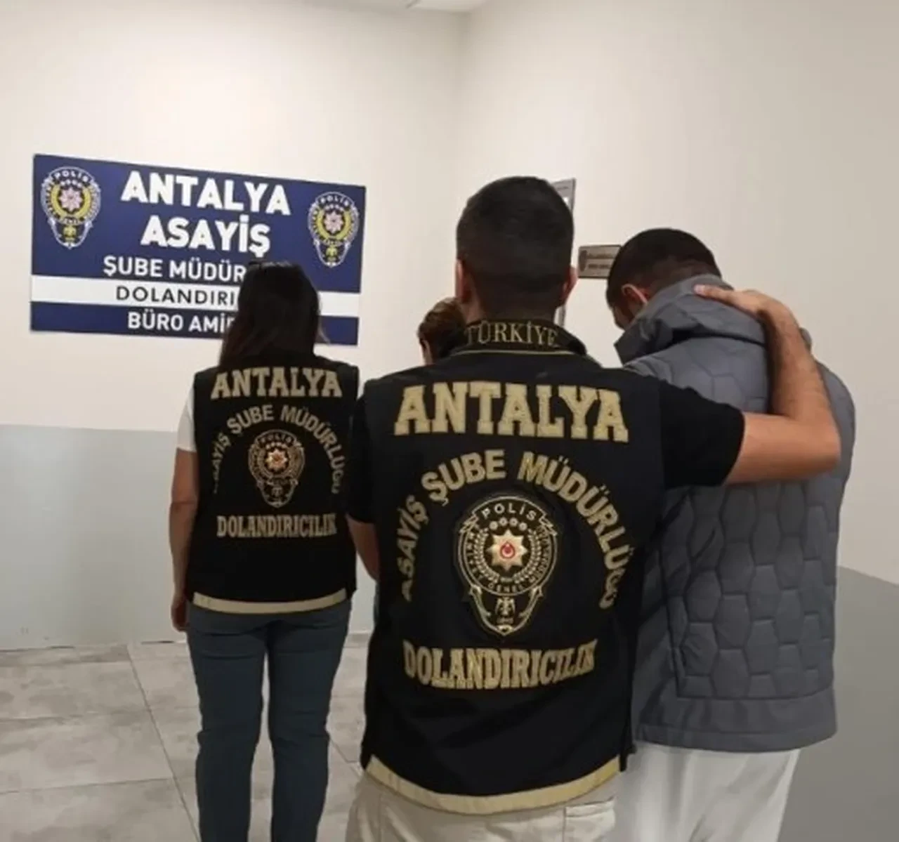 Vicdansızlığın böylesi: Engelli vatandaşı evini sattı, parayı kız arkadaşına yolladı