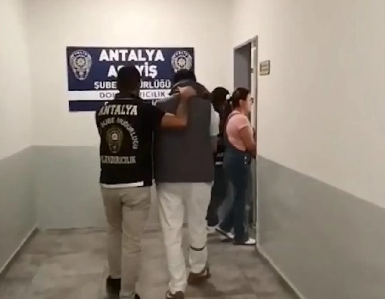 Vicdansızlığın böylesi: Engelli vatandaşı evini sattı, parayı kız arkadaşına yolladı