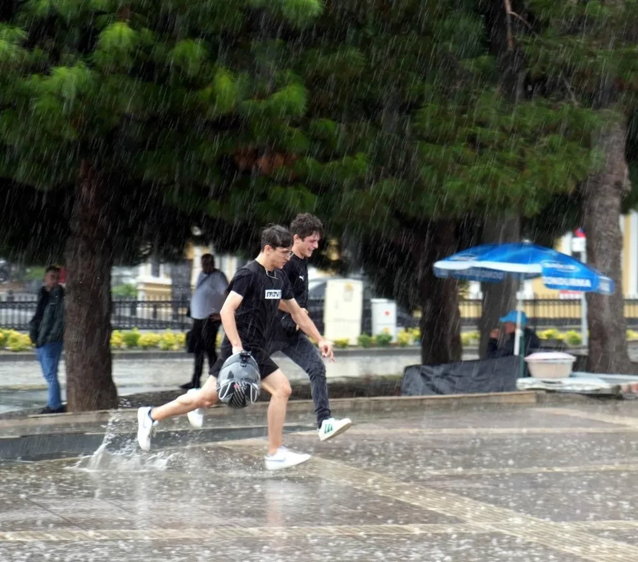 Yağmur ve fırtınaya hazır olun! İstanbul için kritik uyarı: 3 gün sürecek