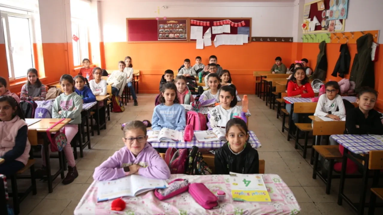 Yarın İstanbul, Tekirdağ okullar tatil mi? Depremin ardından okulların durumu gündemde