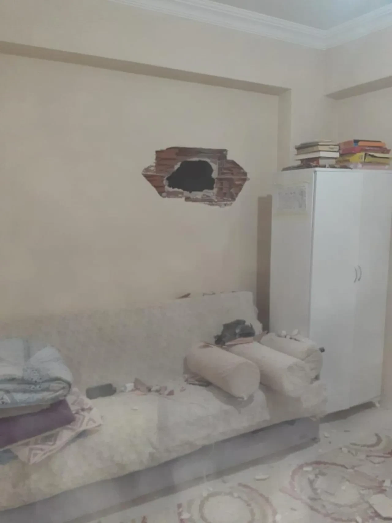 Yemek yapmak istemişti! Korkunç patlamada tüp duvarı deldi