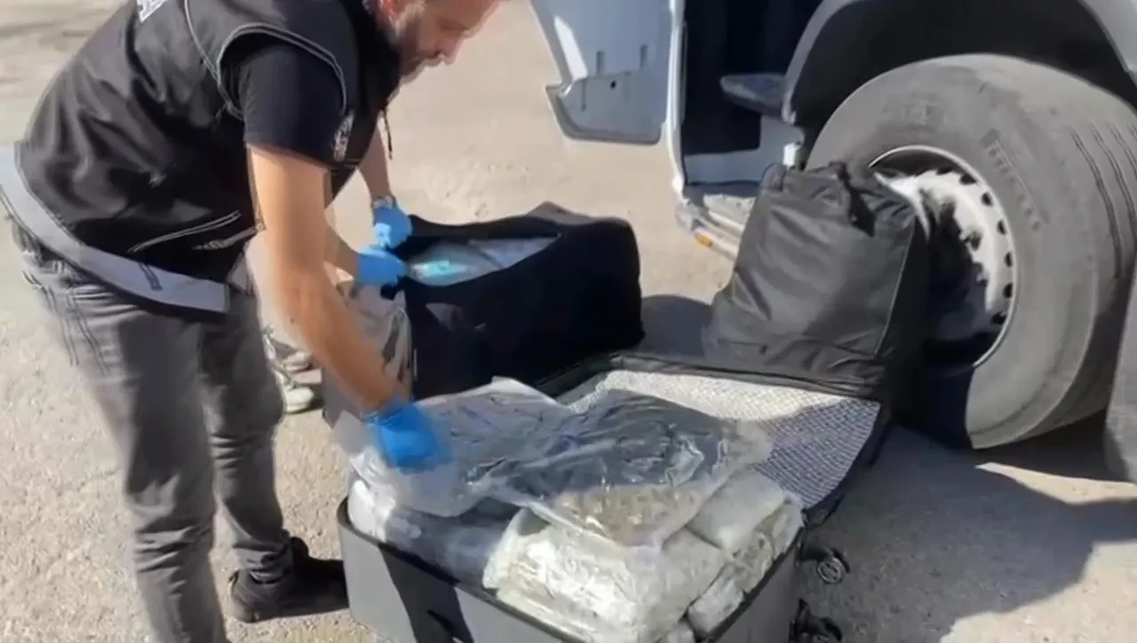 80 milyonluk uyuşturucu ile yakalandı! Savunması şaşkına çevirdi