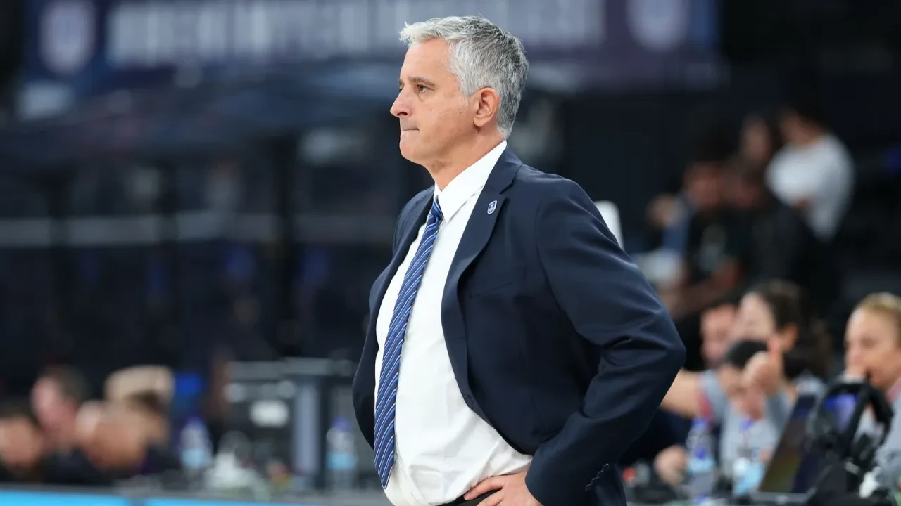Anadolu Efes'ten 101 sayı geldi: Karşıyaka yine kaybetti!