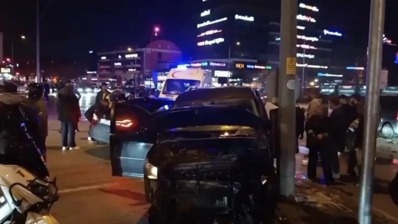 Bursa’da meydana gelen kazada 3 kişi yaralandı
