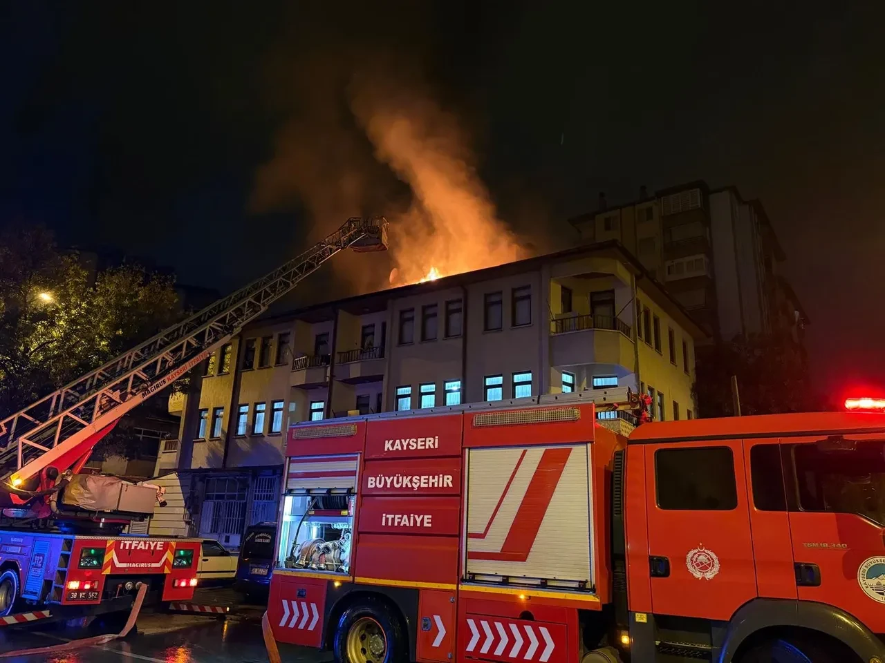 Eşi eve almayınca dehşet saçtı! Sinirden gözü dönen adamın yaptıkları pes dedirtti 