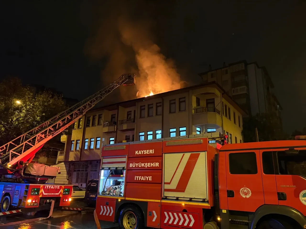 Eşi eve almayınca dehşet saçtı! Sinirden gözü dönen adamın yaptıkları pes dedirtti 