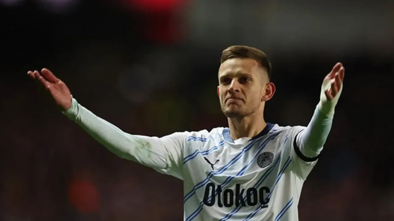 Fenerbahçe'de maç sonu gerginlik! Taraftar ıslıkladı, kimseyi gözü görmedi