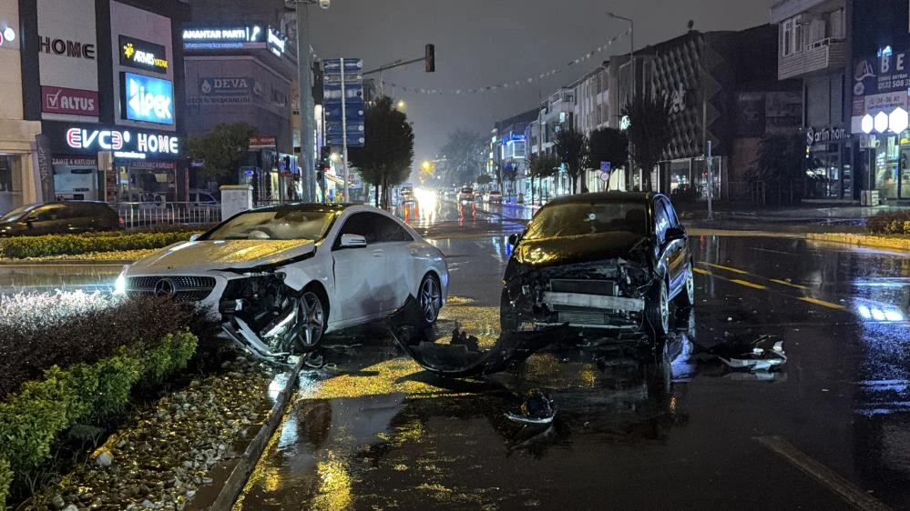 Düzce’de ışık ihlali kaza getirdi