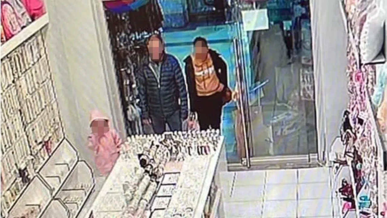 İstanbul'da AVM'den Labubu oyuncağı çaldılar! O anlar kamerada 