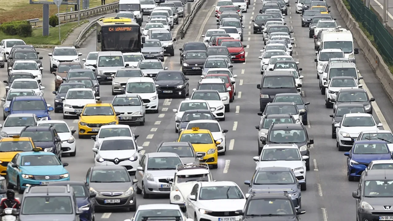 İstanbul'da haftanın ilk gününde yollar kilit