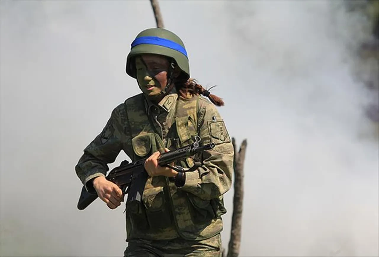 Kadınlara askerlik yasası çıktı mı? İddialar kısa sürede yayıldı