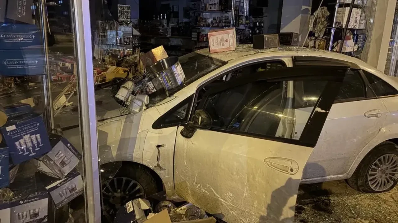 Kayseri’de genç sürücü dükkana daldı: Züccaciye savaş alanına döndü