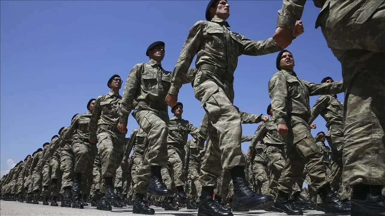 Kızlar askere mi gidecek? Kadınlara askerlik zorunluluğu gündemde