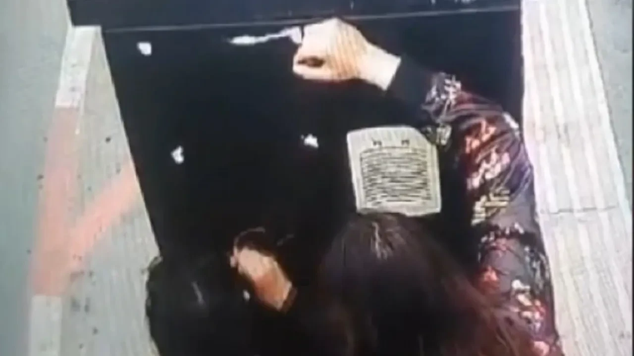 Resim çizecek başka bir yer bulamadılar!