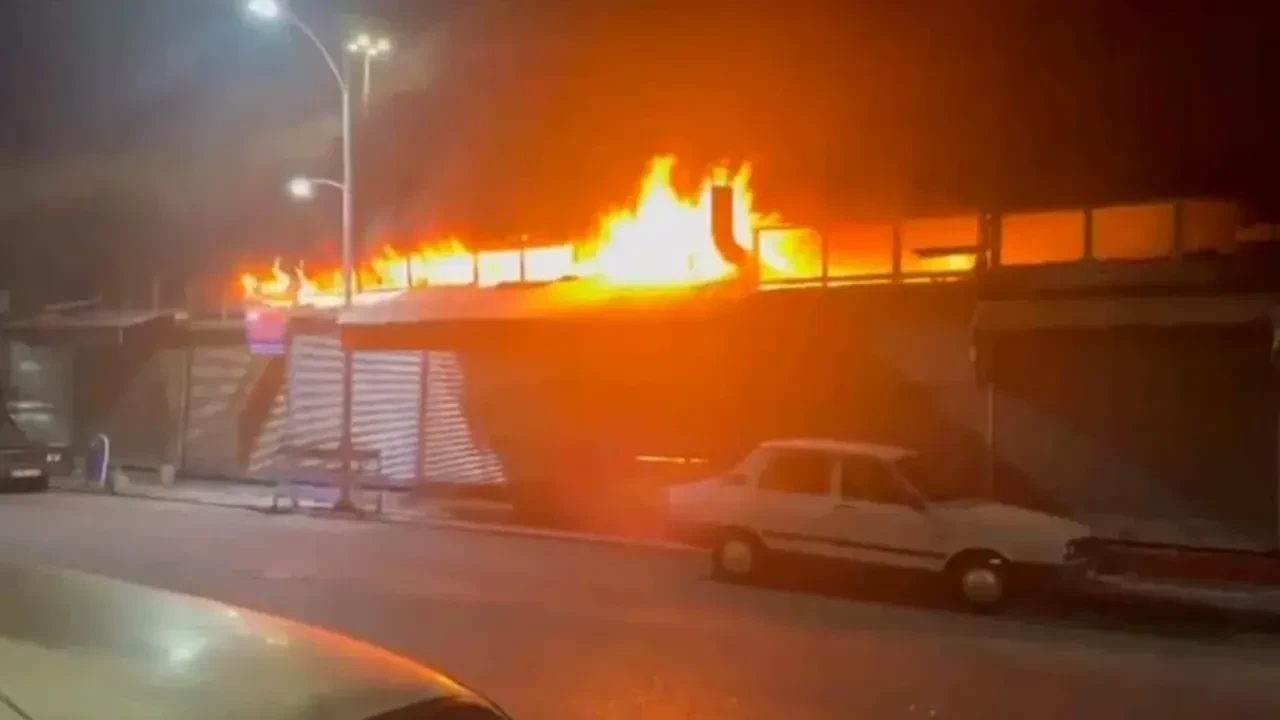 Şanlıurfa’da bir lokanta çıkan yangın iş yerini küle çevirdi
