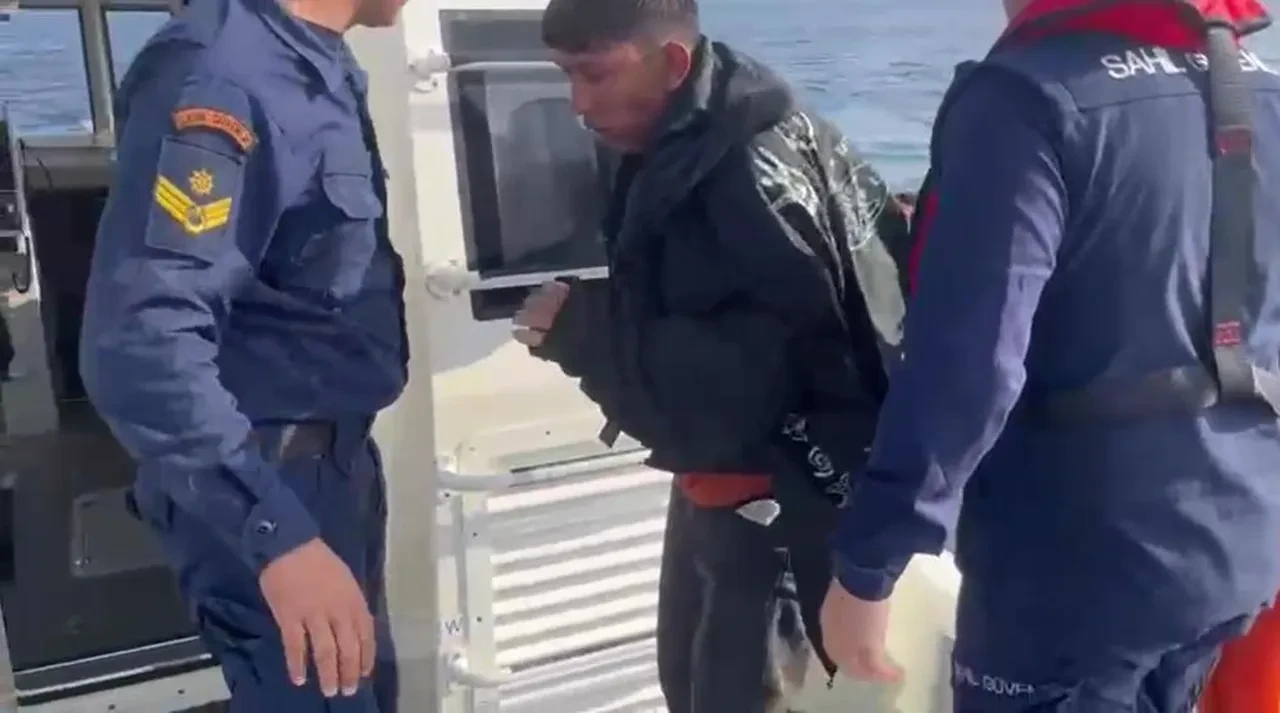 Yüzerek Yunanistan’a geçmeye çalıştı, yorulunca yardım istedi