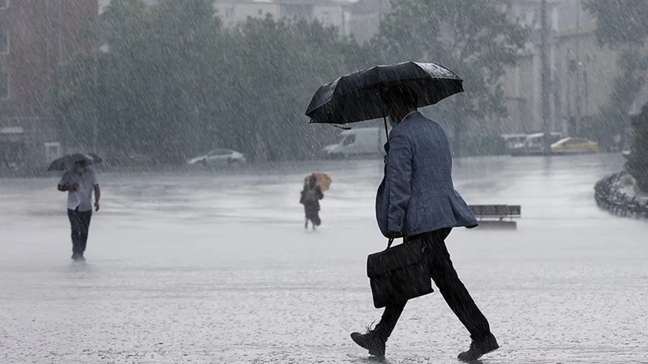 İstanbul için kritik uyarı! AKOM tarih verdi: Gök gürültülü sağanak geliyor