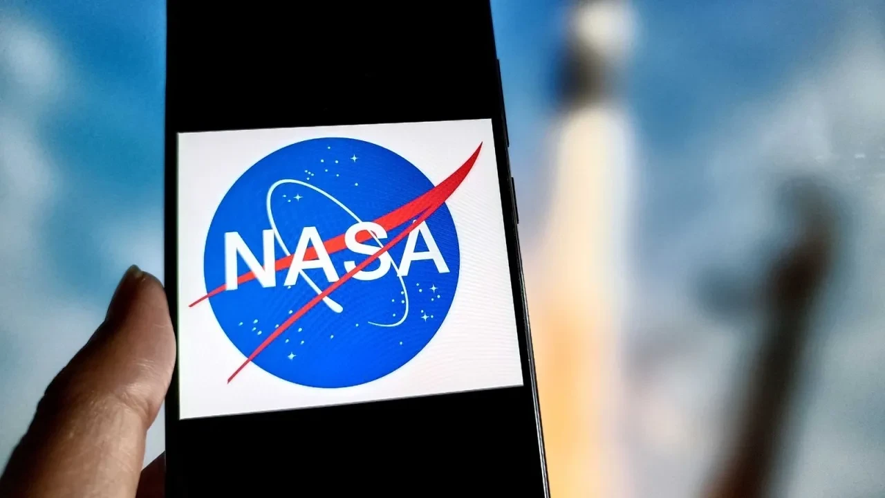 Ay yarışı kızışıyor: NASA, SpaceX gecikmesi nedeniyle plan değiştirdi