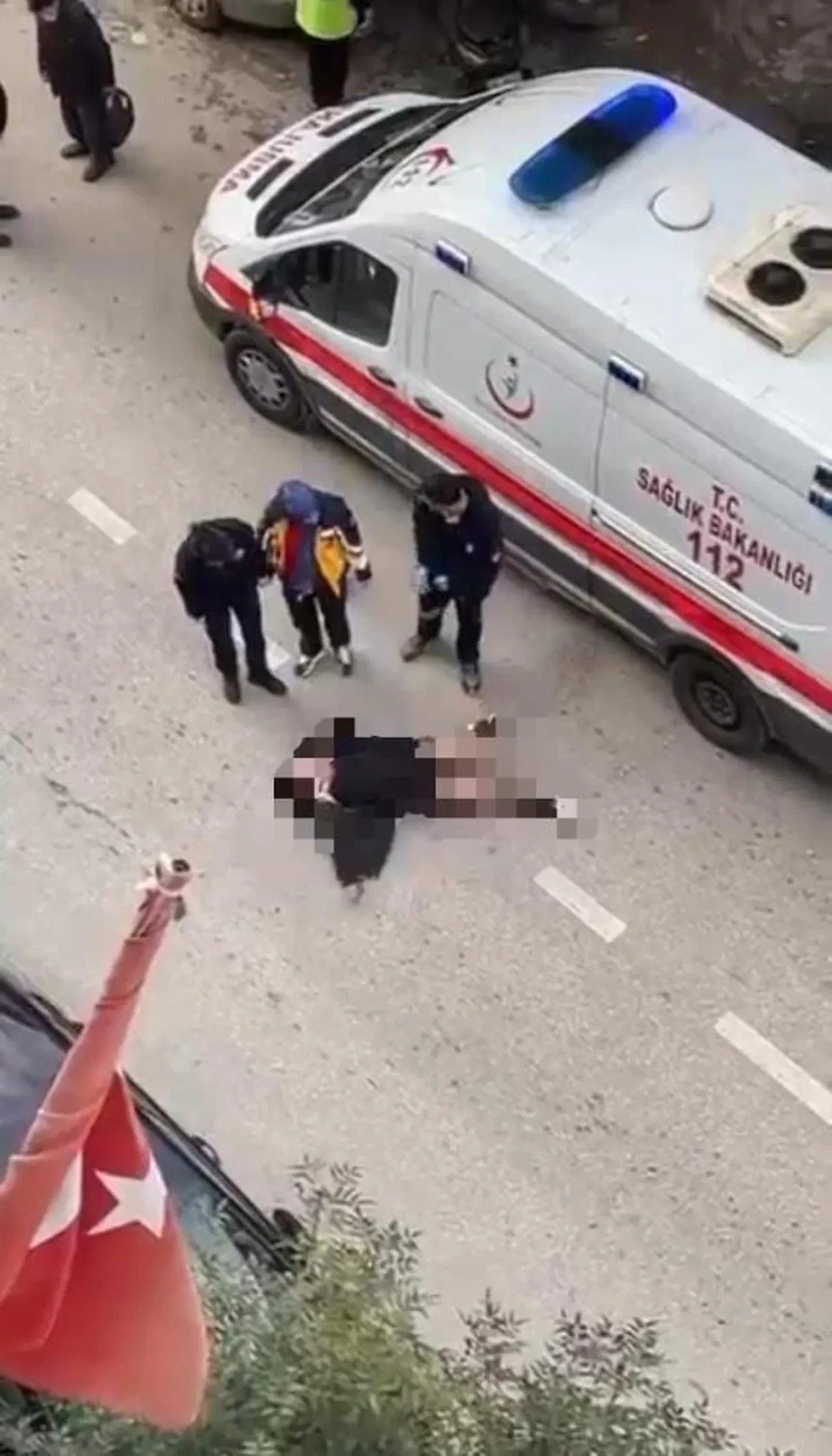 Bursa'da ekipleri bile şaşkına çeviren ihbar! Yere yatıp sinir krizi geçirdi