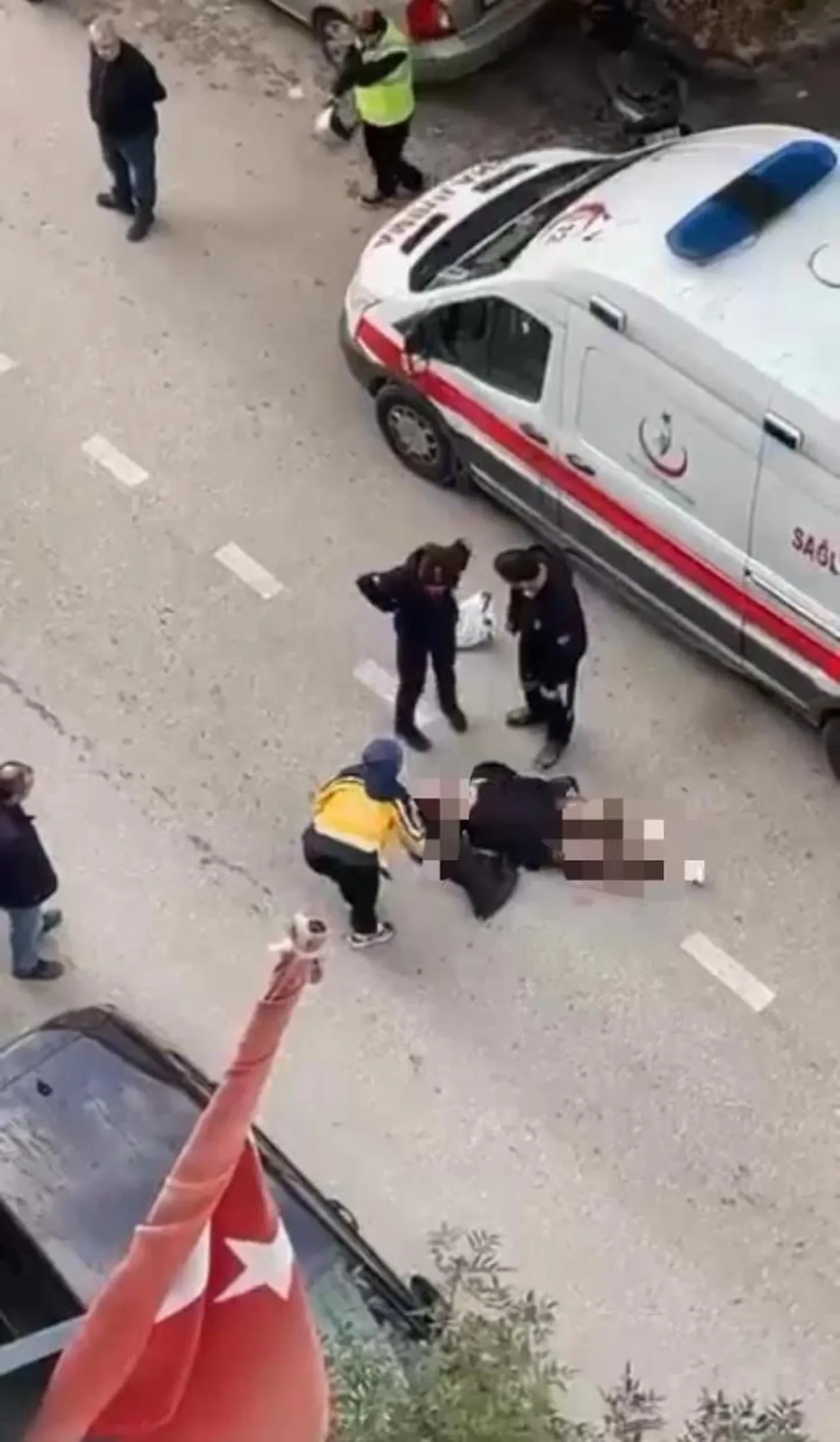 Bursa'da ekipleri bile şaşkına çeviren ihbar! Yere yatıp sinir krizi geçirdi