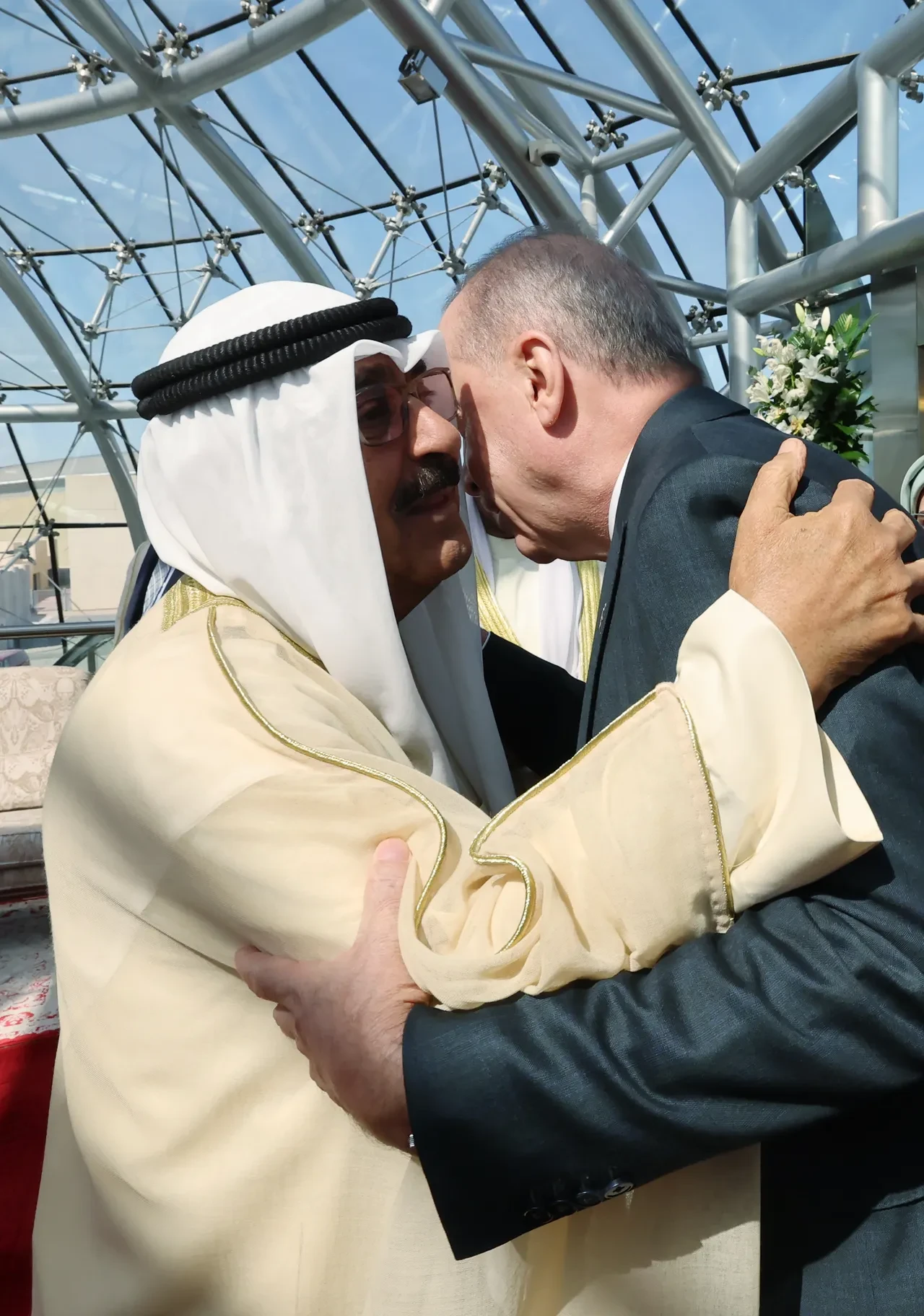 Cumhurbaşkanı Erdoğan Kuveyt'te törenle karşılandı