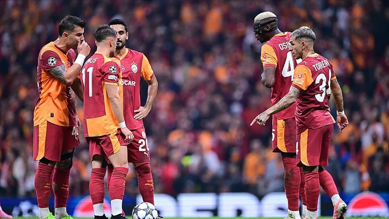 Galatasaray'dan kötü haber! Okan Buruk açıkladı: '2 haftası var'