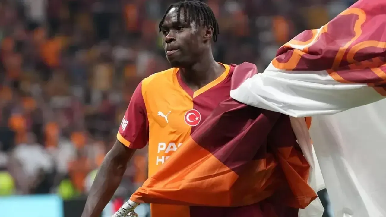 Galatasaray'dan kötü haber! Okan Buruk açıkladı: '2 haftası var'