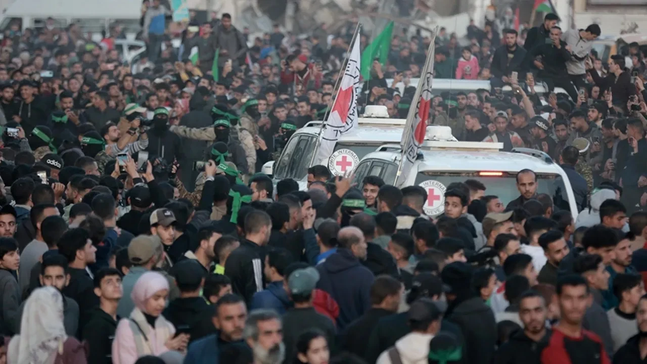 Hamas 1 cenazeyi daha İsrail'e teslim edip çağrı yaptı
